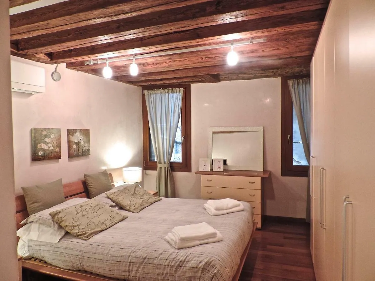 Sant'Aponal Apartment - Wi Fi Venice Italy