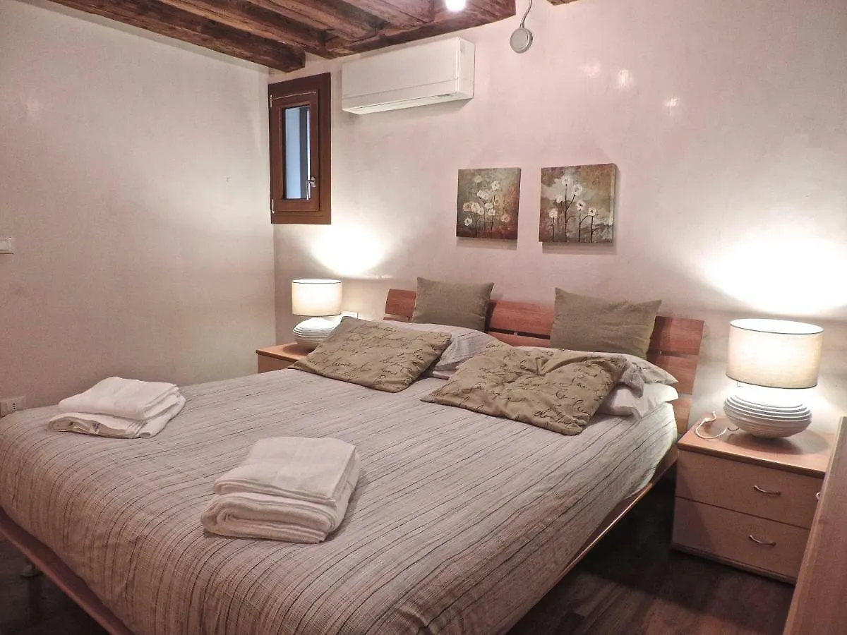 Sant'Aponal Apartment - Wi Fi Venice Italy