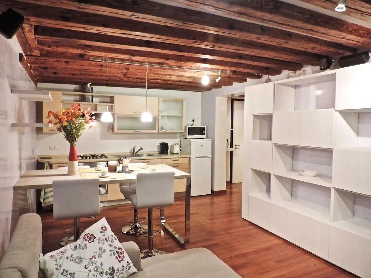 Sant'Aponal Apartment - Wi Fi Venice