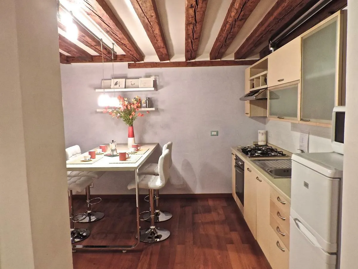 Sant'Aponal Apartment - Wi Fi Venice