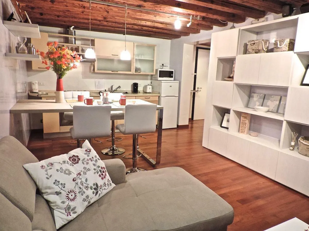 Sant'Aponal Apartment - Wi Fi Venice Italy