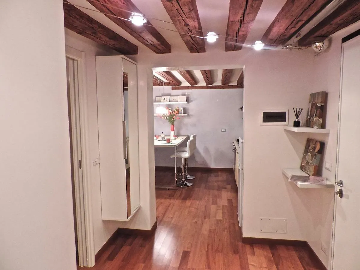 Sant'Aponal Apartment - Wi Fi Venice