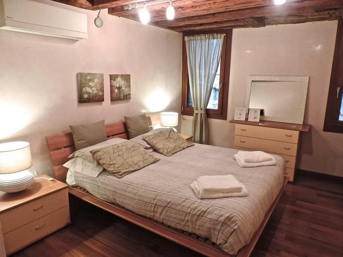 Sant'Aponal Apartment - Wi Fi Venice
